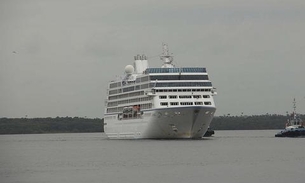 Cruzeiro atraca no Porto de Manaus com mais de mil turistas a bordo