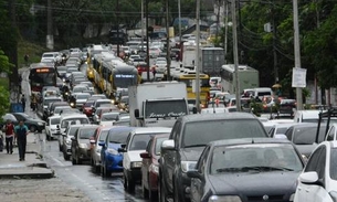 Acidente deixa trânsito caótico na av. Cosme Ferreira