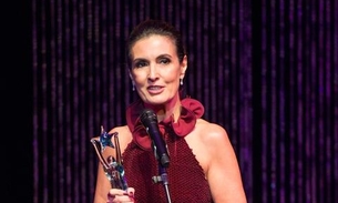 Fátima Bernardes recebe prêmio nos EUA e namorado se derrete: 'orgulho'