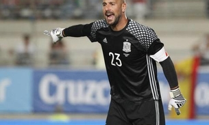 Convocado para Copa, goleiro espanhol Pepe Reina é acusado de ligação com máfia 