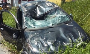 Carro capota e atinge pedestre na cabeça em avenida de Manaus