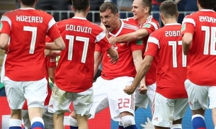 Rússia goleia e tem segunda melhor estréia na história das Copas