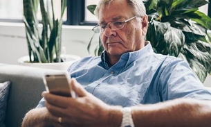 Avós e avôs acessam cada vez mais internet e redes sociais
