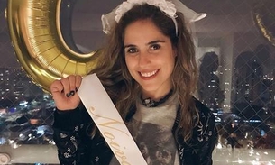 Camilla Camargo anuncia casamento com diretor e faz chá de lingerie