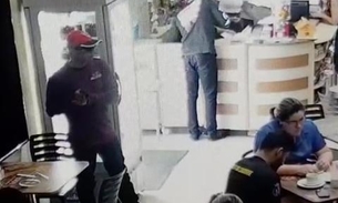 Dupla invade padaria e assalta clientes e funcionários em Manaus