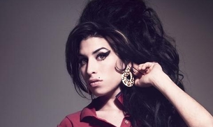 Amy Winehouse voltará aos palcos na forma de holograma, afirma pai da cantora