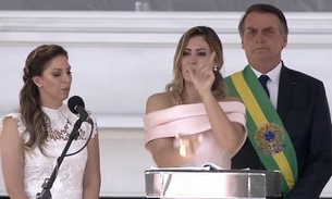 Michelle Bolsonaro quebra protocolo e, pela primeira vez, uma primeira-dama discursa