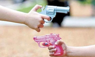 Campanha de desarmamento infantil promove troca de armas de brinquedo em Manaus