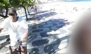 Homem de bicicleta rouba celular de turista quando ela fazia selfie 