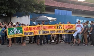 Professores realizam nova manifestação em frente a Sede do Governo do Amazonas