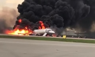 Vídeo: Avião pega fogo ao fazer pouso de emergência e 13 pessoas morrem em Moscou