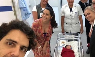 Thiago Arancam, ex de Paula Fernandes, comemora alta do filho recém-nascido