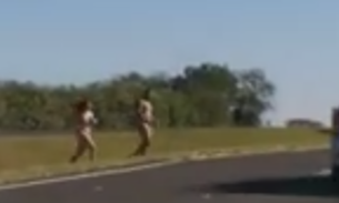 Vídeo: Casal é resgatado nu em rodovia