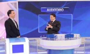 Silvio Santos recebe filhos de Bolsonaro em programa e internautas não perdoam 