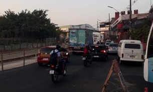 Em Manaus, motoristas enfrentam congestionamento quilométrico na av. Rodrigo Otávio
