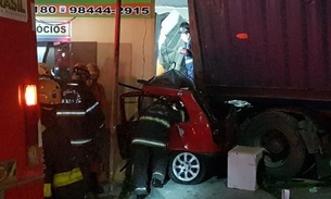 Morre uma das vítimas de acidente envolvendo carreta e carro em Manaus