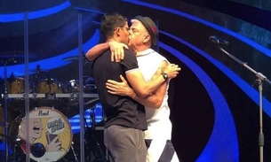 Lulu Santos posta foto beijando namorado após censura de gibi