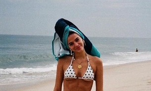 Bruna Marquezine 'quebra' seguidores com foto de biquininho na praia