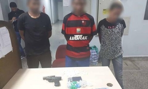 Foragido e mulher de 50 anos são presos com arma e drogas em Manaus