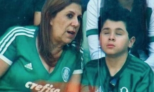 Mãe que narra jogos do Palmeiras para filho deficiente visual ganha prêmio da Fifa