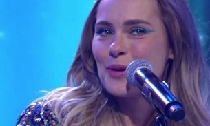 Carolina Dieckmann canta no ‘Encontro’ e é criticada nas redes sociais