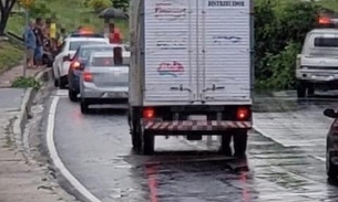 Chuva derruba árvore e deixa trânsito lento em avenida de Manaus