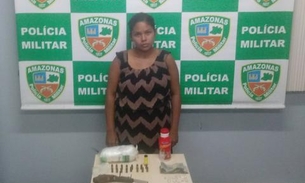 Mulher é presa com armas e drogas em flutuante em Manaus