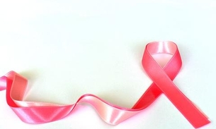 Outubro Rosa: Ginecologista alerta sobre câncer de mama por mutações somáticas