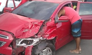 Seis pessoas ficam feridas após grave acidente entre carros no Amazonas