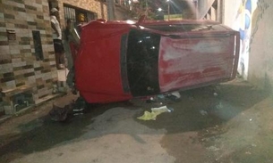 Suspeitos de assalto ficam presos em ferragens de carro roubado em Manaus
