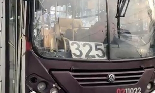 Ao tentar livrar passageiros de assalto, motorista de ônibus é baleado em Manaus