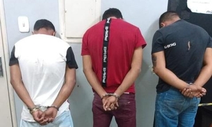 Trio suspeito de roubo escapa de linchamento após chegada da polícia em Manaus