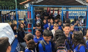 Desesperados com rumores de chacina, pais correm para retirar filhos de escola em Manaus