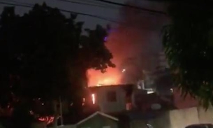 Vídeo: Moradores ficam em pânico durante incêndio em residência em Manaus