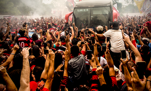 Multidão toma conta do centro do Rio para receber jogadores do Flamengo