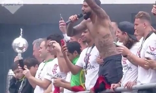 Com música que homenageia Gabigol, jogadores e torcida fazem festa da vitória no Rio