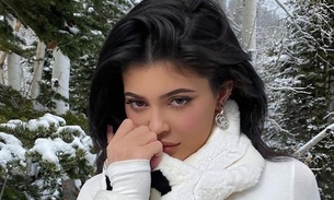 Kylie Jenner mostra filha Stormi conhecendo a neve e encanta seguidores 