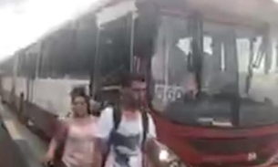 Em Manaus, assaltantes tocam terror durante assalto a ônibus 560 