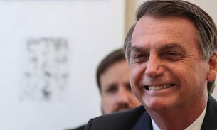 Bolsonaro remove lesões da face e da orelha para análise