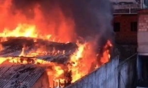 Vazamento de botija causa incêndio e destrói casa em Manaus 