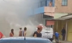 Vídeo: Viatura da PM pega fogo e deixa populares em pânico em Manaus