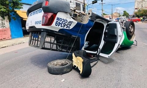 Sargento e cabo da PM ficam feridos após viatura capotar em avenida de Manaus