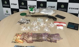 Trio é preso por vender drogas em flutuante de Manaus