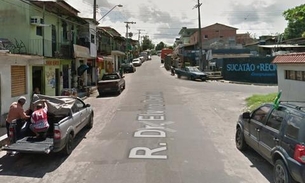Motorista é baleado enquanto conversava na rua com amigos em Manaus