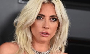 Lady Gaga publica foto e assume namoro com empresário