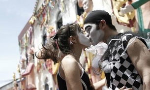 Médico diz como doença do beijo pode ser evitada no carnaval