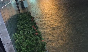 Forte chuva causa alagamento em ruas de Manaus; Veja vídeo