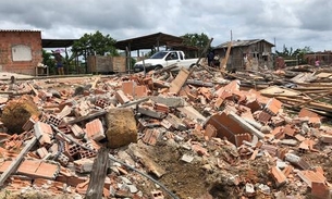 Em minutos, casas viram ruínas no 4º dia de demolições no Monte Horebe em Manaus