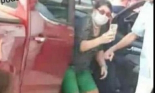 Roberta Miranda chega no Amazonas usando máscara contra Coronavírus e fã ironiza   