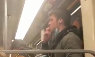 Coronavírus: homem é preso após tirar máscara e passar saliva em barra de metrô 